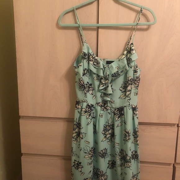 Dynamite Dresses & Skirts - New Dynamite Light Blue Floral Spaghetti Strap Dress w/ Slip